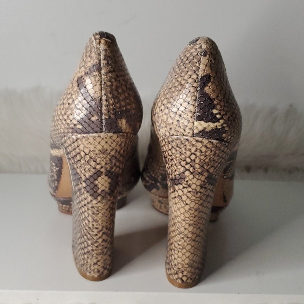 Peep toe pumps - Picture 3 of 8